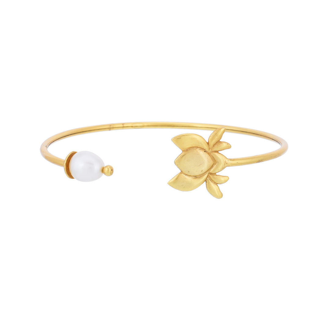 Gold Lotus Flower Bracelet with White Sapphire | Mejuri | Lotus bracelet,  Gold lotus, Flower bracelet